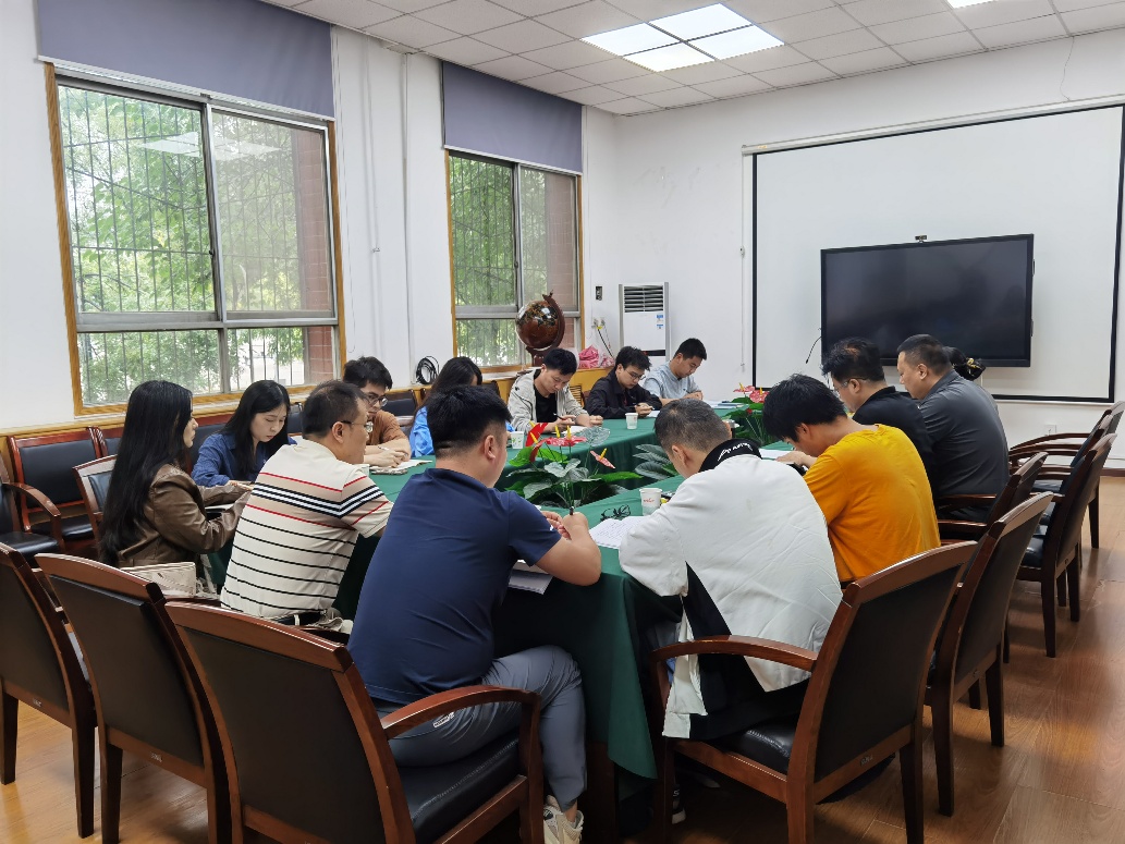 jojo漫画
召开深入贯彻中央八项规定精神学习教育总结会